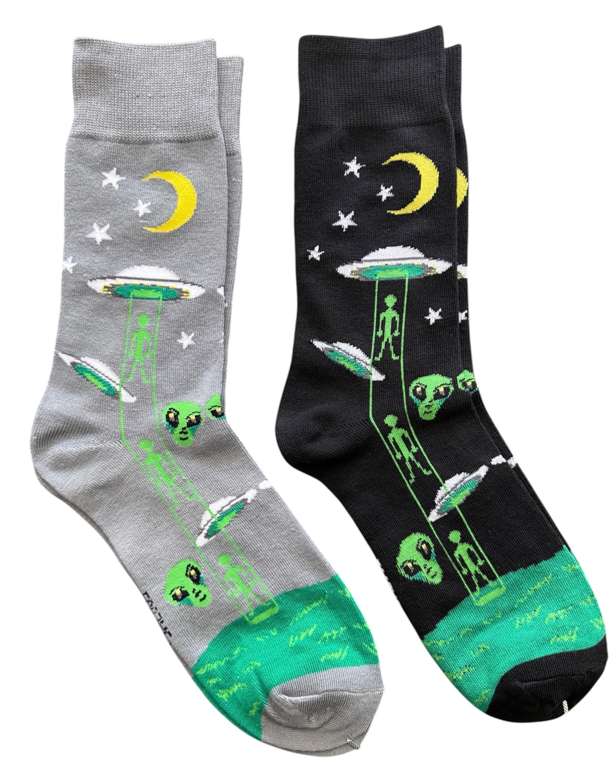ALIENS & UFO’S MEN’S 2 PAIR OF SOCKS FOOZYS BRAND - Novelty Socks And Slippers