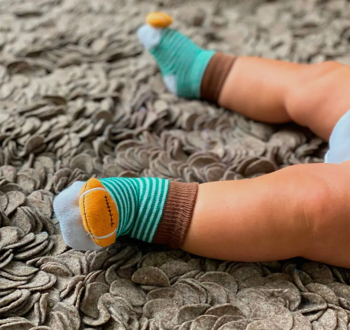 BOOGIE TOES Unisex Baby FOOTBALL RATTLE GRIPPER BOTTOM SOCKS By PIERO LIVENTI - Novelty Socks And Slippers