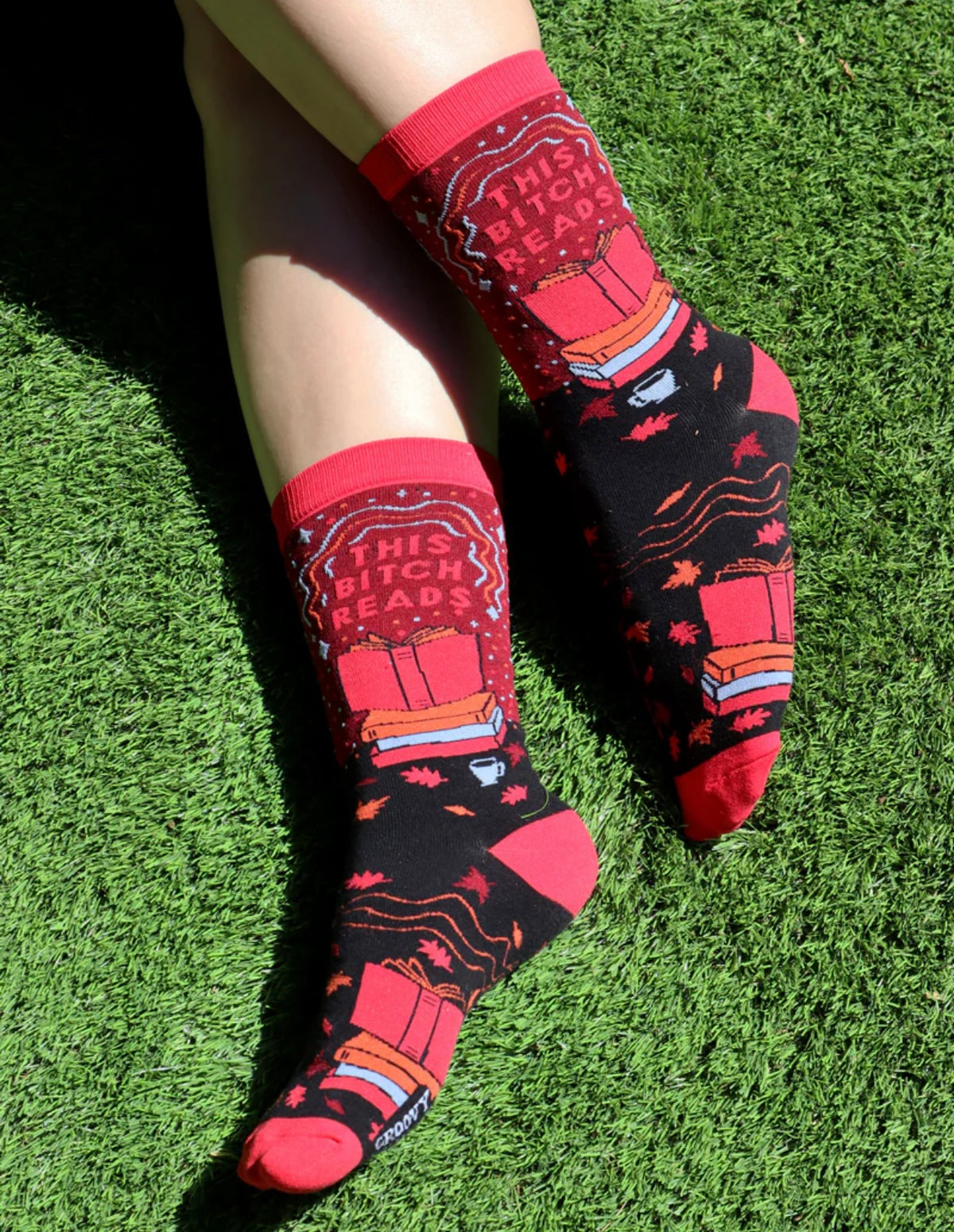 GROOVY THINGS Brand Ladies THIS BITCH READS Socks - Novelty Socks And Slippers