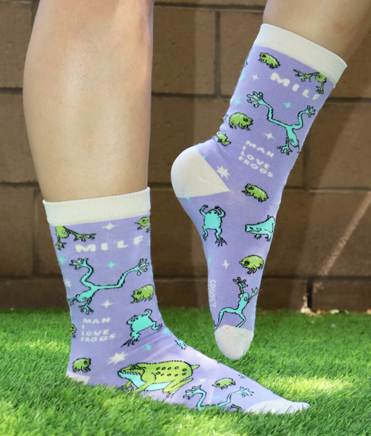 GROOVY THINGS Brand Ladies MILF Socks Man I Love Frogs - Novelty Socks And Slippers