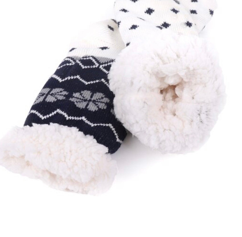 NOLLIA BRAND Ladies Winter Theme NON-SKID SHERPA SLIPPER SOCKS - Novelty Socks for Less