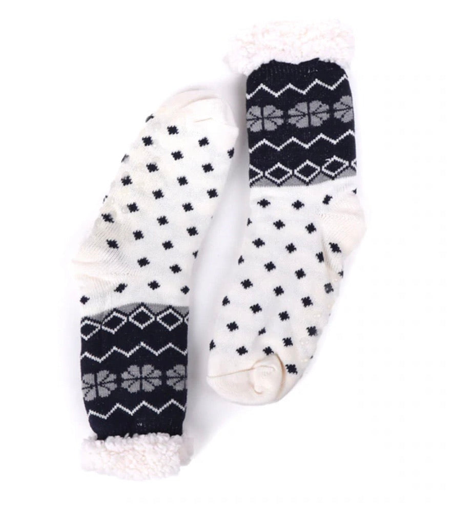 NOLLIA BRAND Ladies Winter Theme NON-SKID SHERPA SLIPPER SOCKS - Novelty Socks for Less
