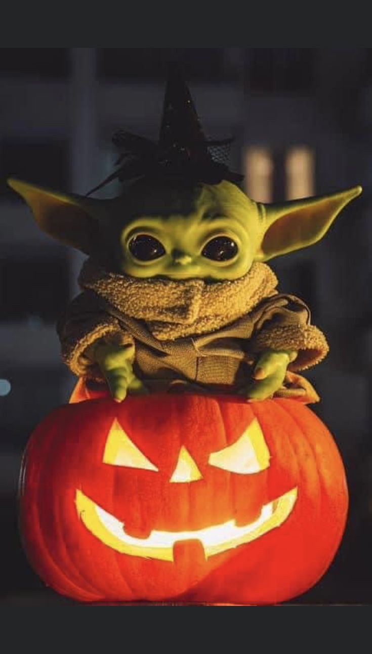 STAR WARS THE MANDALORIAN Ladies HALLOWEEN 5 Pair Of BABY YODA No Show Socks With PUMPKINS & SPIDERS